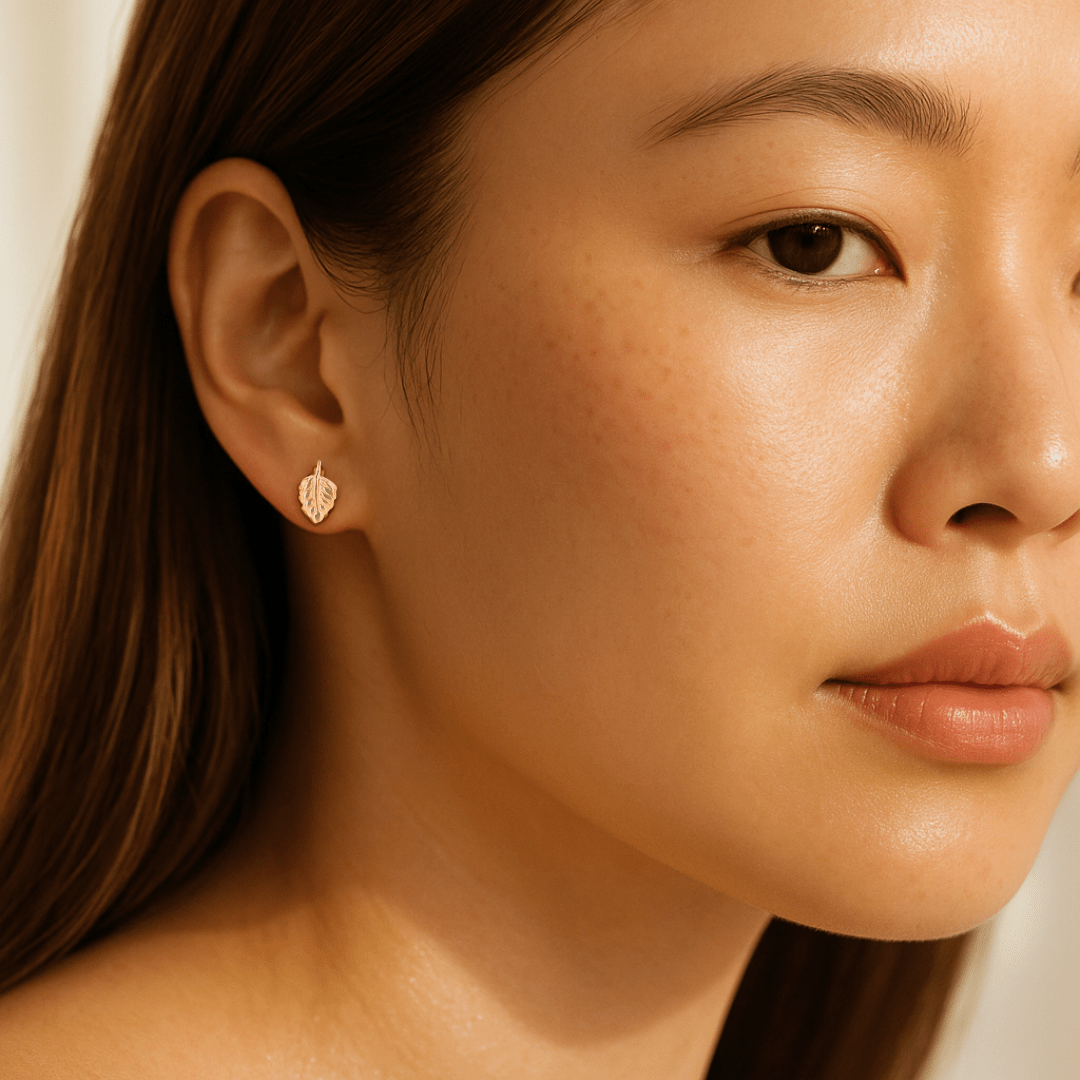 Little Leaf Stud Earrings - Le Serey