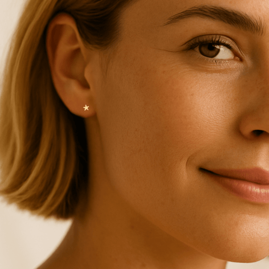 Tiny Gold Star Stud Earrings - Le Serey