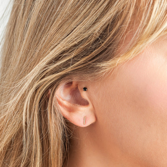 Load image into Gallery viewer, Black Solitaire Studs - Le Serey
